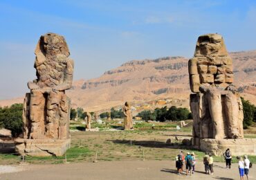 1200px-Colossi_of_Memnon_May_2015_2